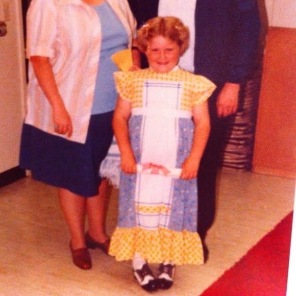 Meet your Posher, Suz!  Check out her stunning 70s fashions in the pics! - Picture 4 of 5